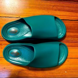 FreePeople FP Movement Slides Sz 8 - Teal